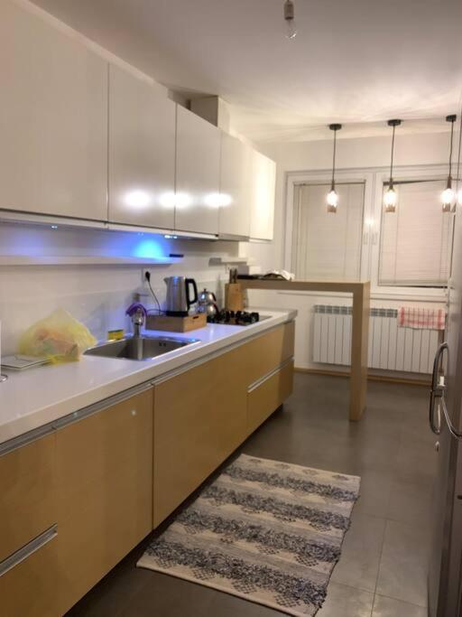 Modern Apartment In Escópia Exterior foto